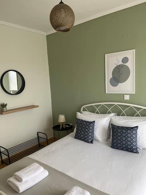 Apartament Eirini'S House Paralia Dionisiou Zewnętrze zdjęcie