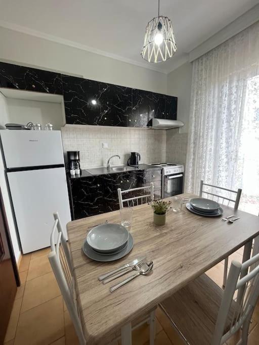 Apartament Eirini'S House Paralia Dionisiou Zewnętrze zdjęcie