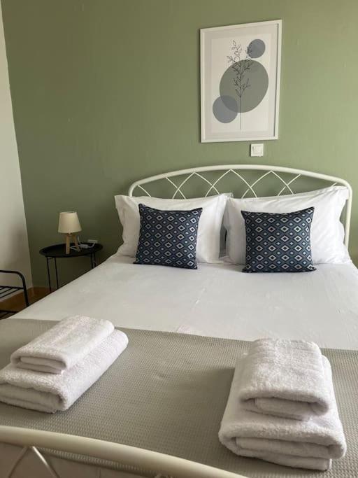 Apartament Eirini'S House Paralia Dionisiou Zewnętrze zdjęcie